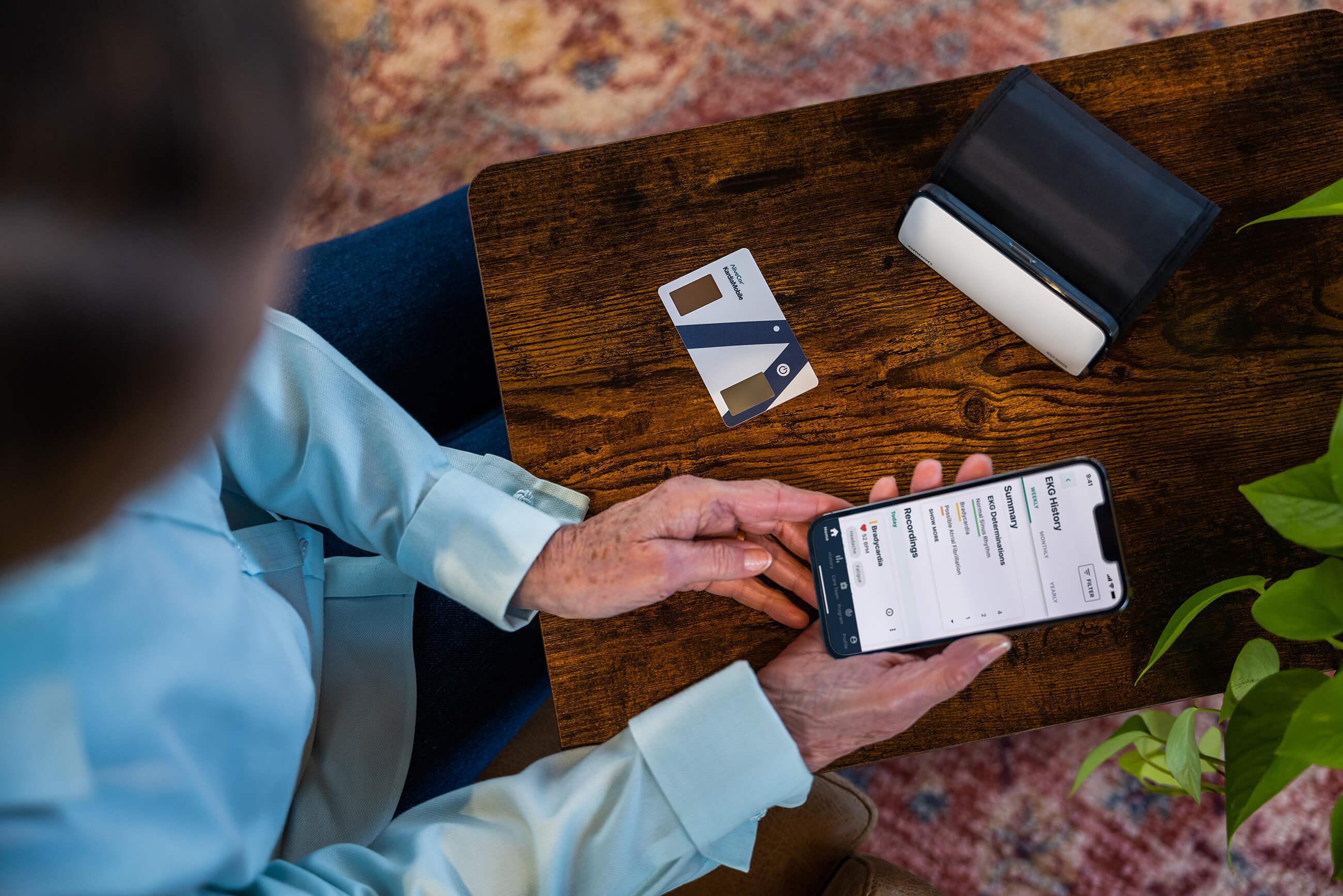 AliveCor KardiaMobile EKG Detects Sinus Rhythm Integrates blood pressure